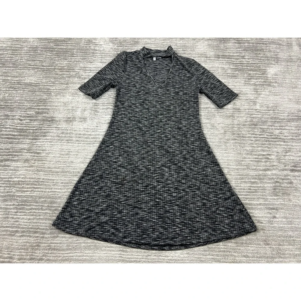 Almost Famous Dress Womens Medium Gray Short Sleeve V-Neck Polyester Blend‎